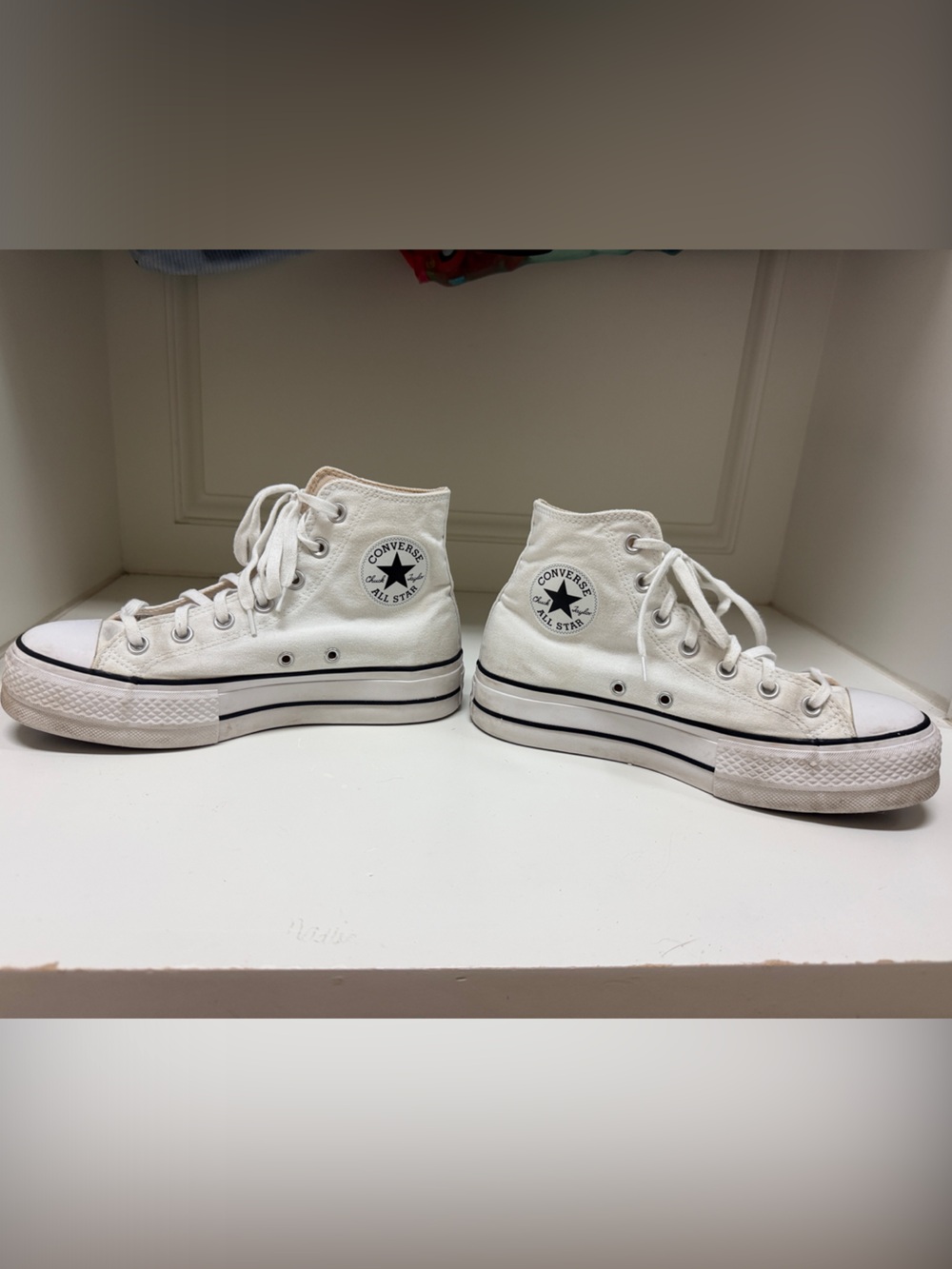 Converse Chuck Taylor All Star White High Top Sneakers Size 8